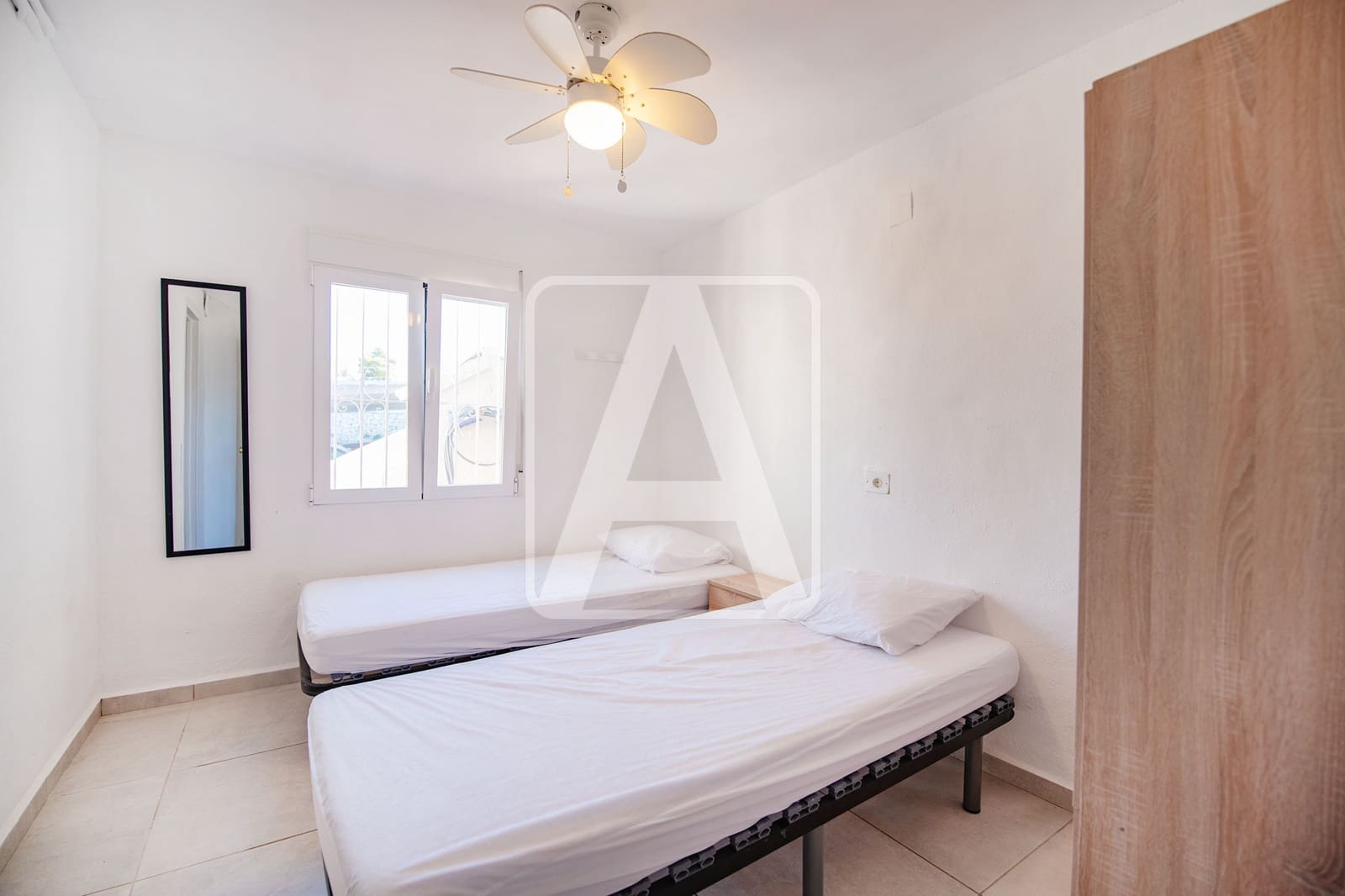 5 makuuhuone Huvila myytävänä paikassa Benissa mukana 
autotalli - 710 000 € (Ref: 8596112)