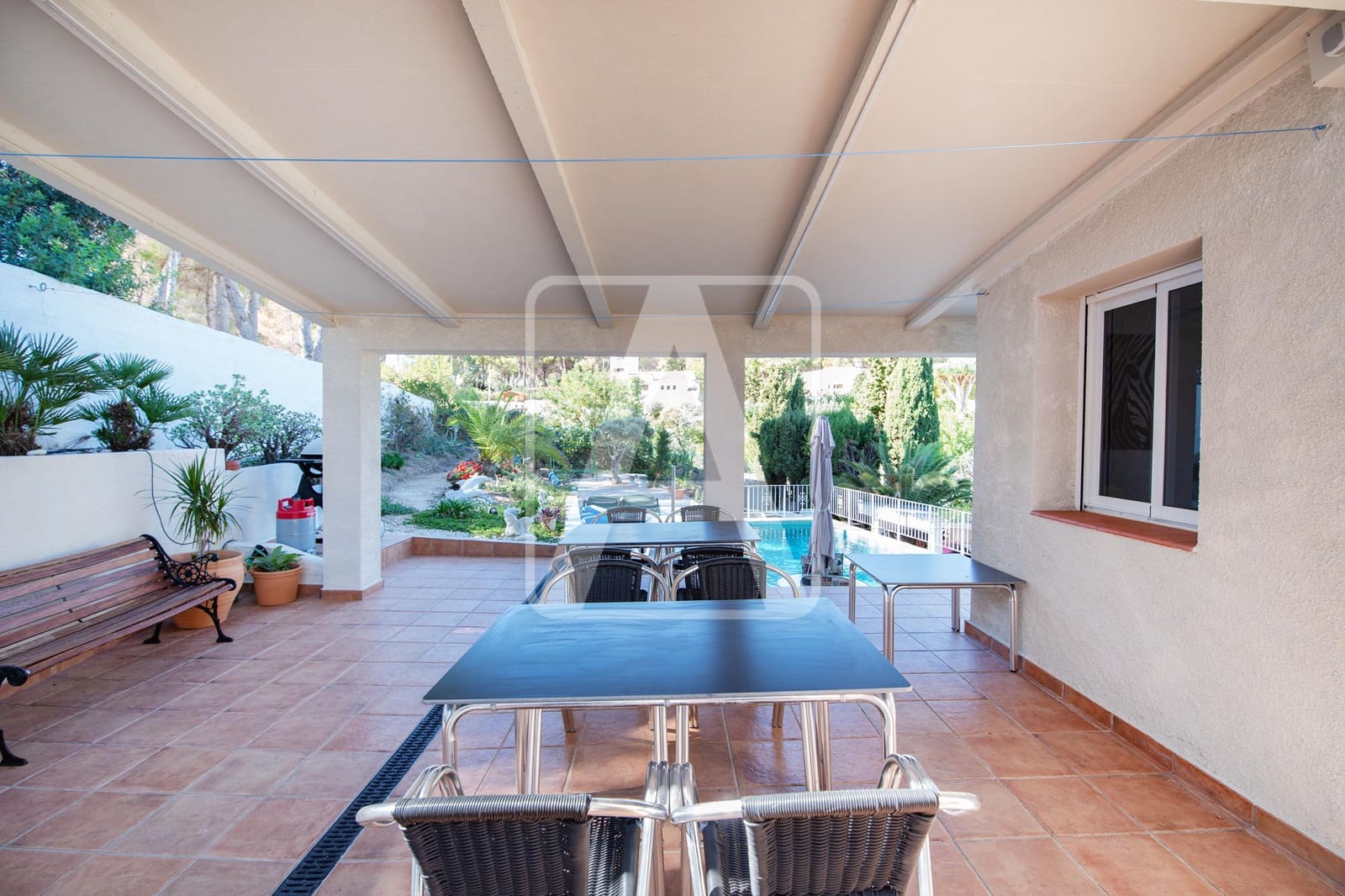 5 makuuhuone Huvila myytävänä paikassa Benissa mukana 
autotalli - 710 000 € (Ref: 8596112)