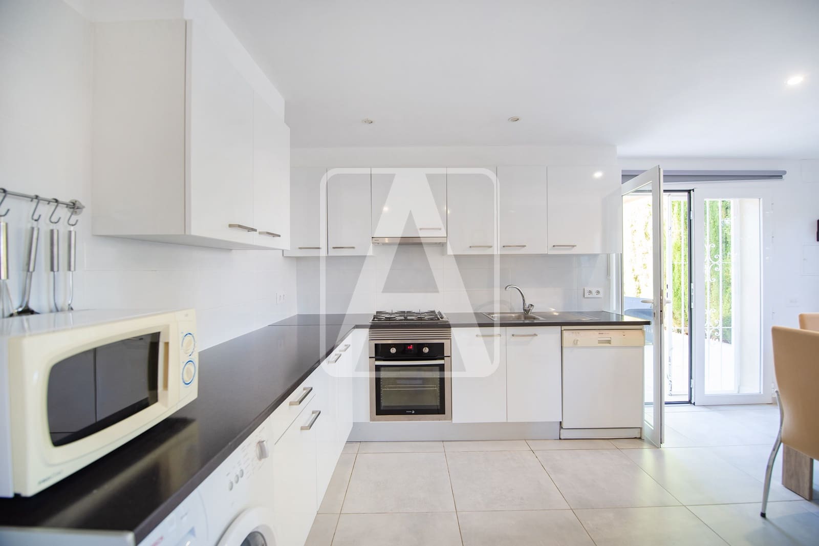 5 makuuhuone Huvila myytävänä paikassa Benissa mukana 
autotalli - 710 000 € (Ref: 8596112)