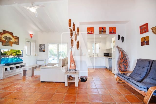 5 makuuhuone Huvila myytävänä paikassa Benissa mukana 
autotalli - 710 000 € (Ref: 8596112)