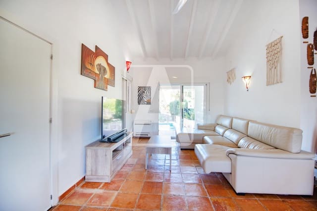 5 makuuhuone Huvila myytävänä paikassa Benissa mukana 
autotalli - 710 000 € (Ref: 8596112)