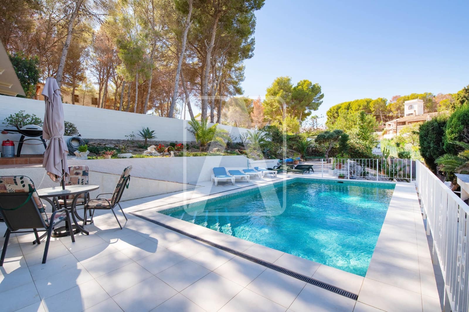 5 makuuhuone Huvila myytävänä paikassa Benissa mukana 
autotalli - 710 000 € (Ref: 8596112)