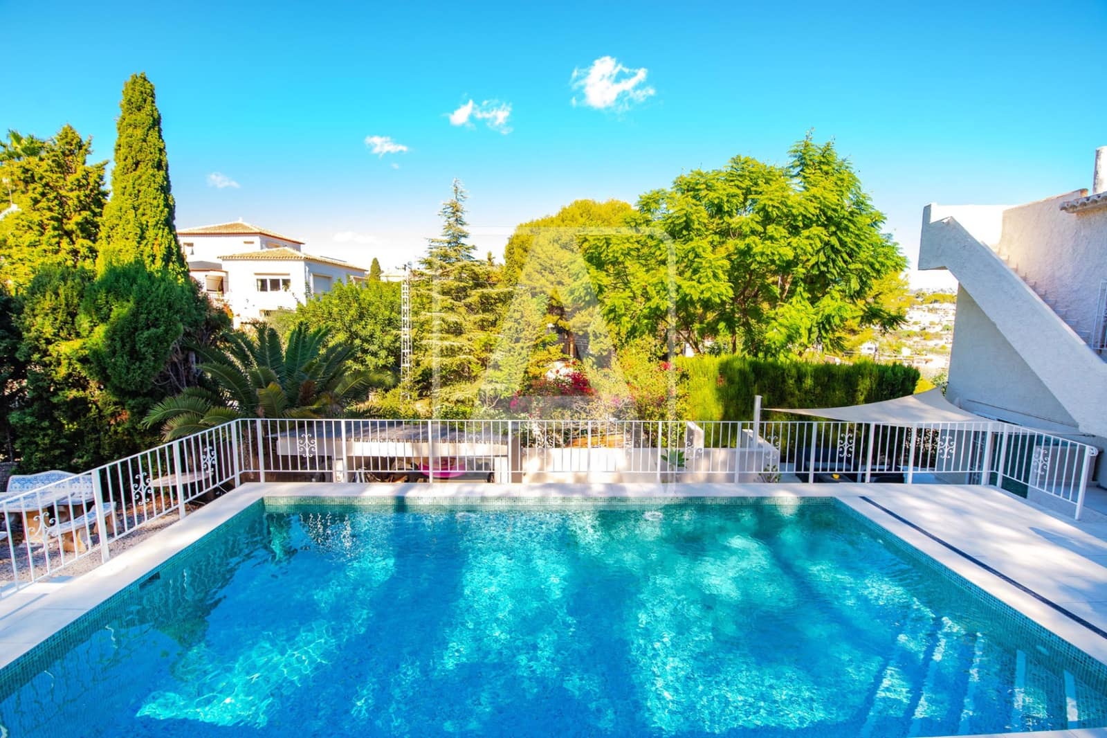 5 makuuhuone Huvila myytävänä paikassa Benissa mukana 
autotalli - 710 000 € (Ref: 8596112)