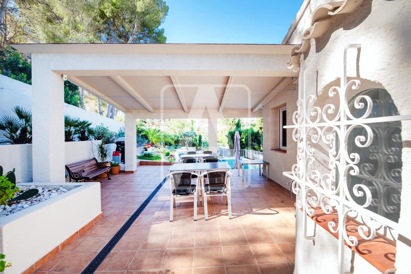 5 makuuhuone Huvila myytävänä paikassa Benissa mukana 
autotalli - 710 000 € (Ref: 8596112)