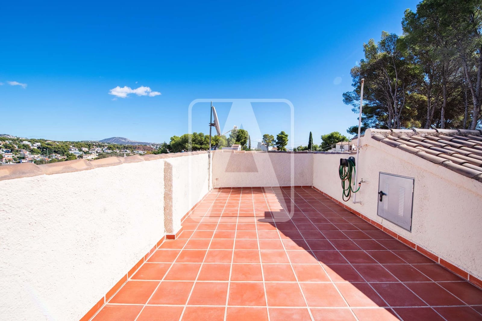 5 makuuhuone Huvila myytävänä paikassa Benissa mukana 
autotalli - 710 000 € (Ref: 8596112)