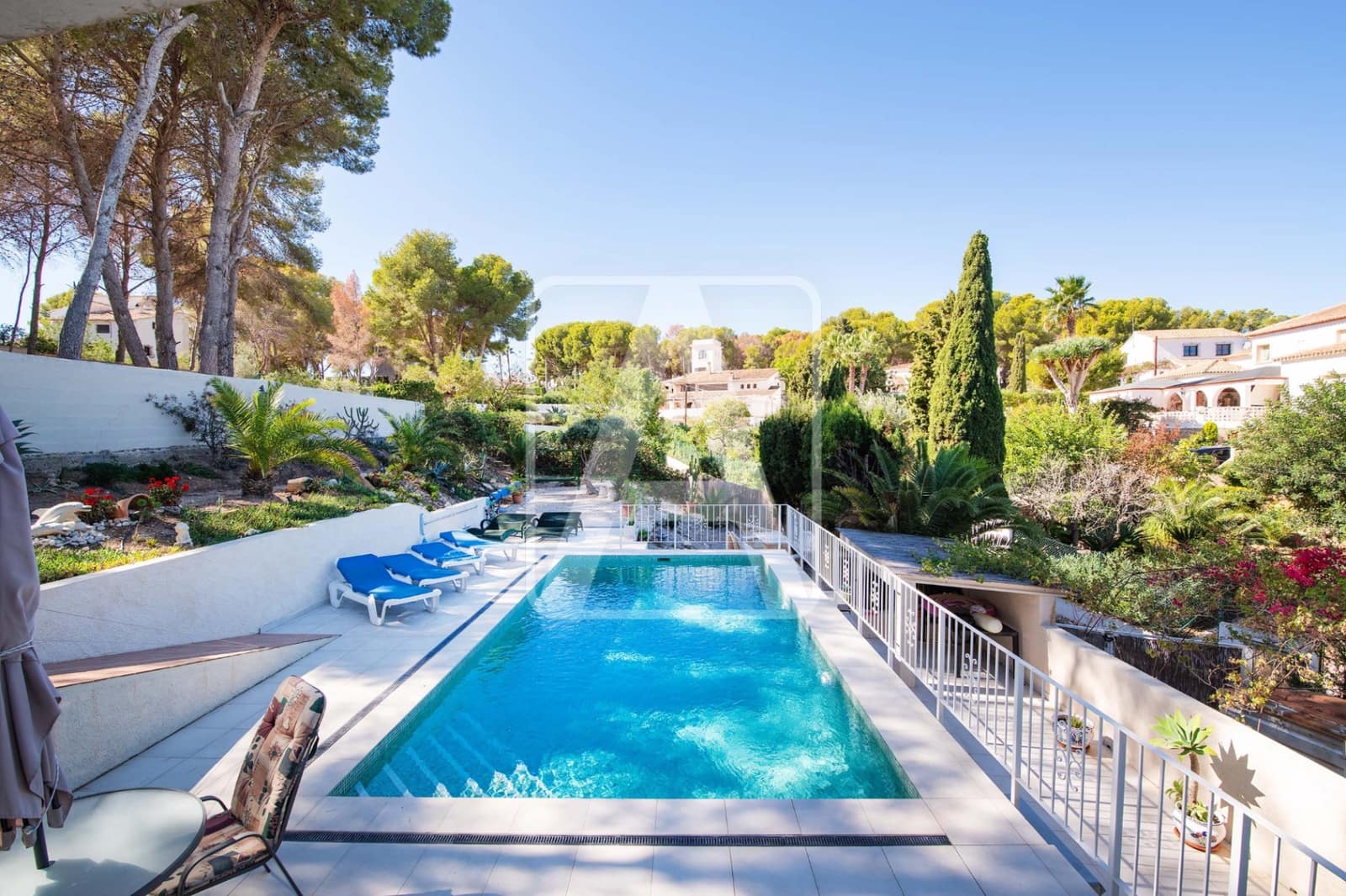 5 makuuhuone Huvila myytävänä paikassa Benissa mukana 
autotalli - 710 000 € (Ref: 8596112)