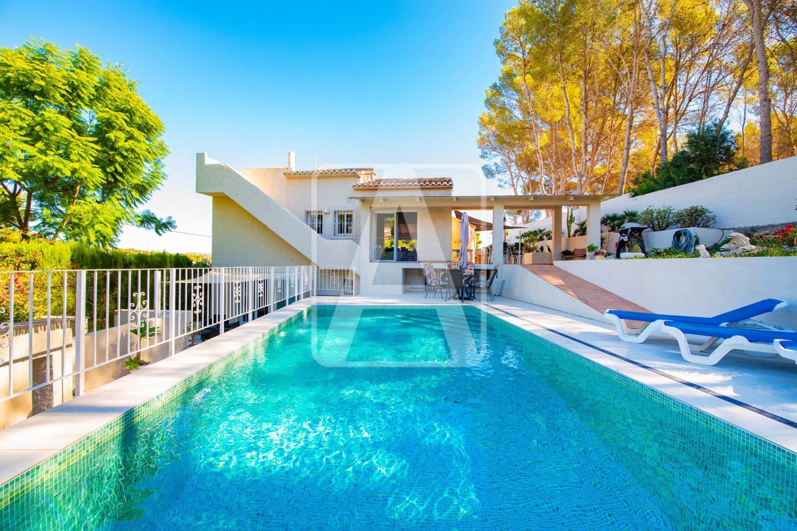 5 makuuhuone Huvila myytävänä paikassa Benissa mukana 
autotalli - 710 000 € (Ref: 8596112)