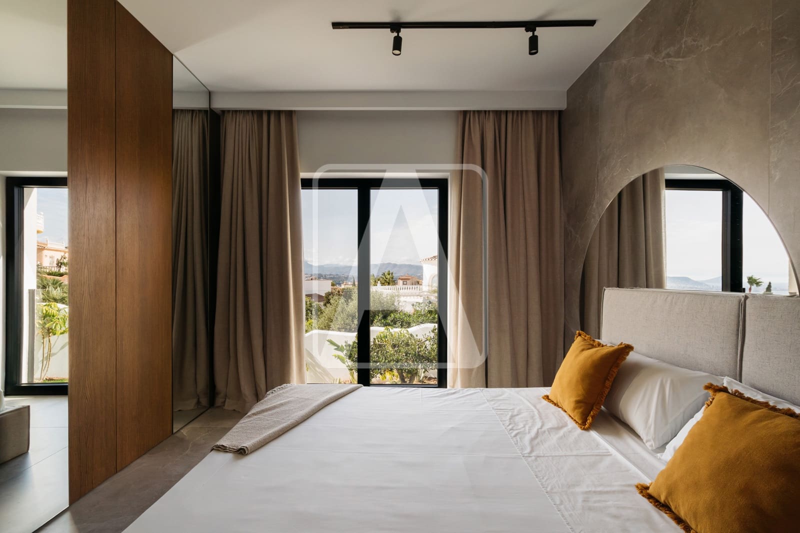 5 bedroom Villa for sale in Cumbre del Sol with garage - € 1,750,000 (Ref: 8760386)