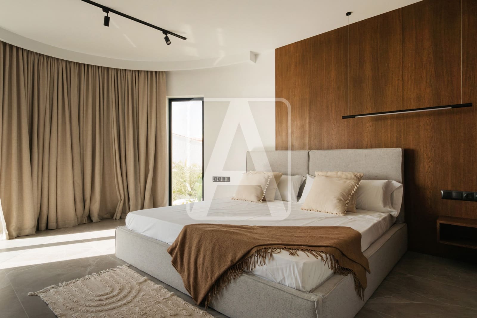 5 bedroom Villa for sale in Cumbre del Sol with garage - € 1,750,000 (Ref: 8760386)