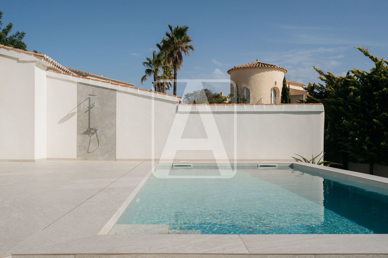 5 bedroom Villa for sale in Cumbre del Sol with garage - € 1,750,000 (Ref: 8760386)