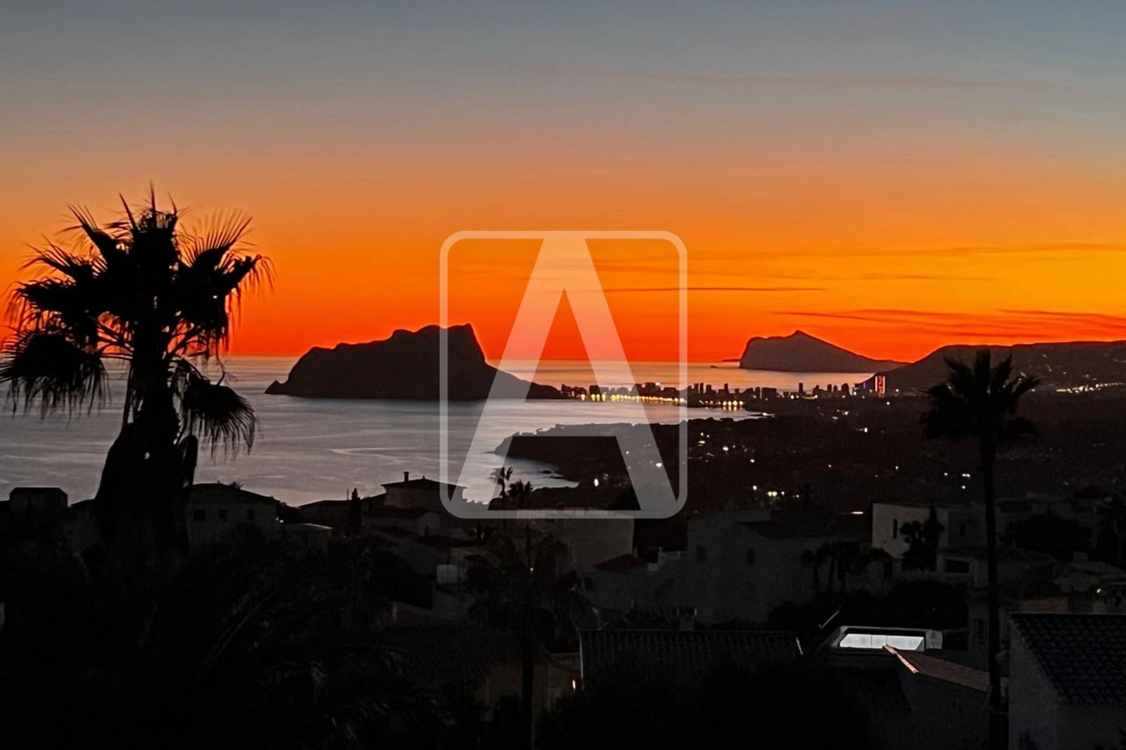 5 bedroom Villa for sale in Cumbre del Sol with garage - € 1,750,000 (Ref: 8760386)