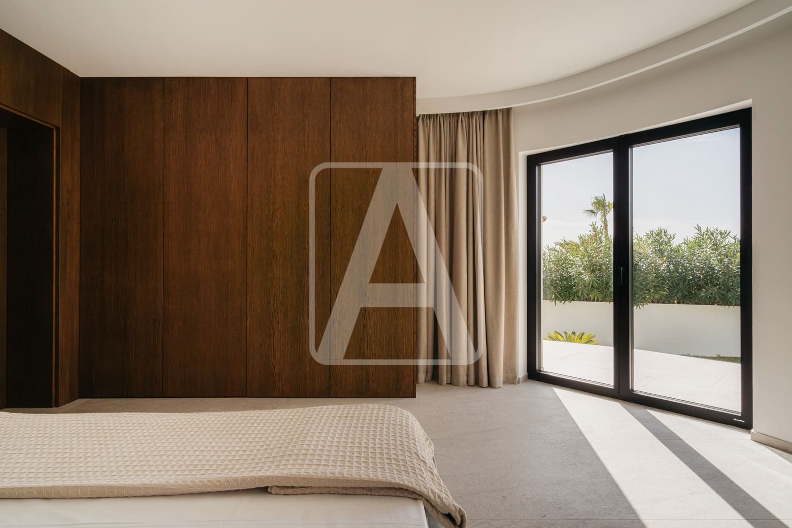 5 bedroom Villa for sale in Cumbre del Sol with garage - € 1,750,000 (Ref: 8760386)