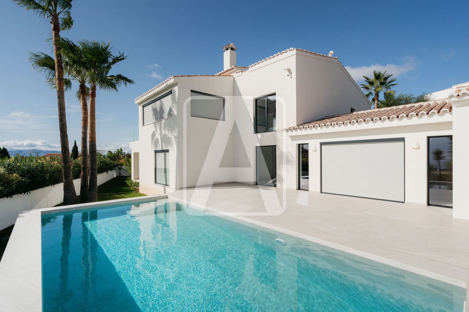 5 bedroom Villa for sale in Cumbre del Sol with garage - € 1,750,000 (Ref: 8760386)