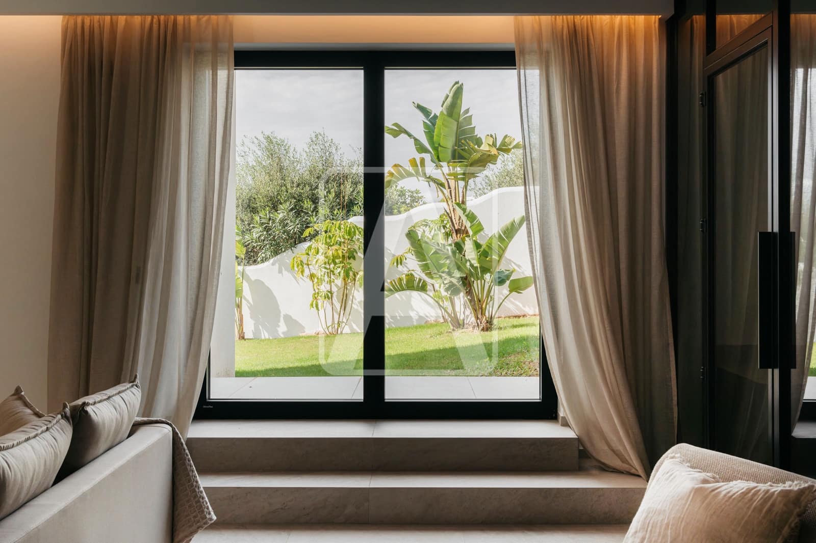 5 bedroom Villa for sale in Cumbre del Sol with garage - € 1,750,000 (Ref: 8760386)