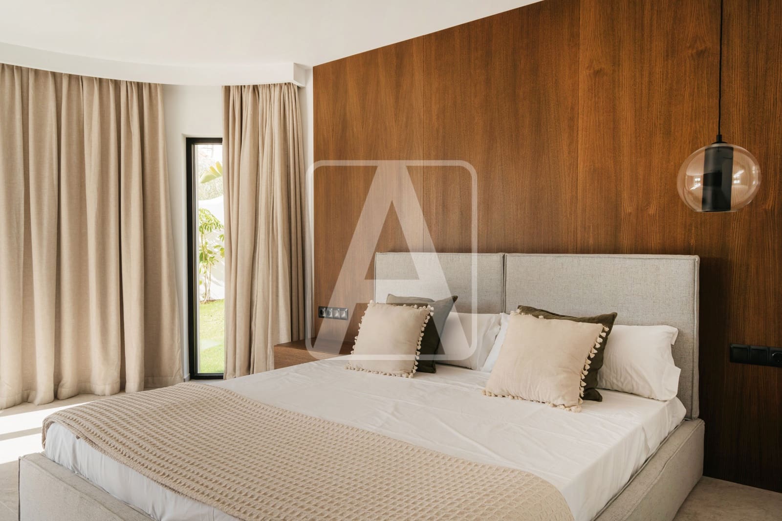 5 bedroom Villa for sale in Cumbre del Sol with garage - € 1,750,000 (Ref: 8760386)