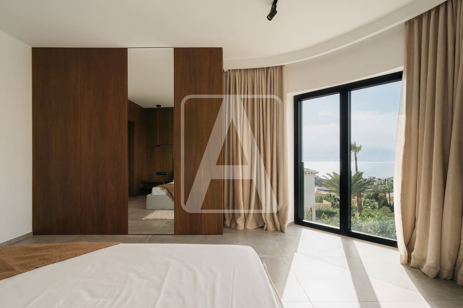 5 bedroom Villa for sale in Cumbre del Sol with garage - € 1,750,000 (Ref: 8760386)