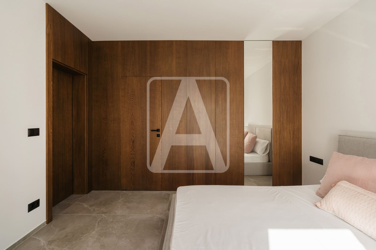 5 bedroom Villa for sale in Cumbre del Sol with garage - € 1,750,000 (Ref: 8760386)