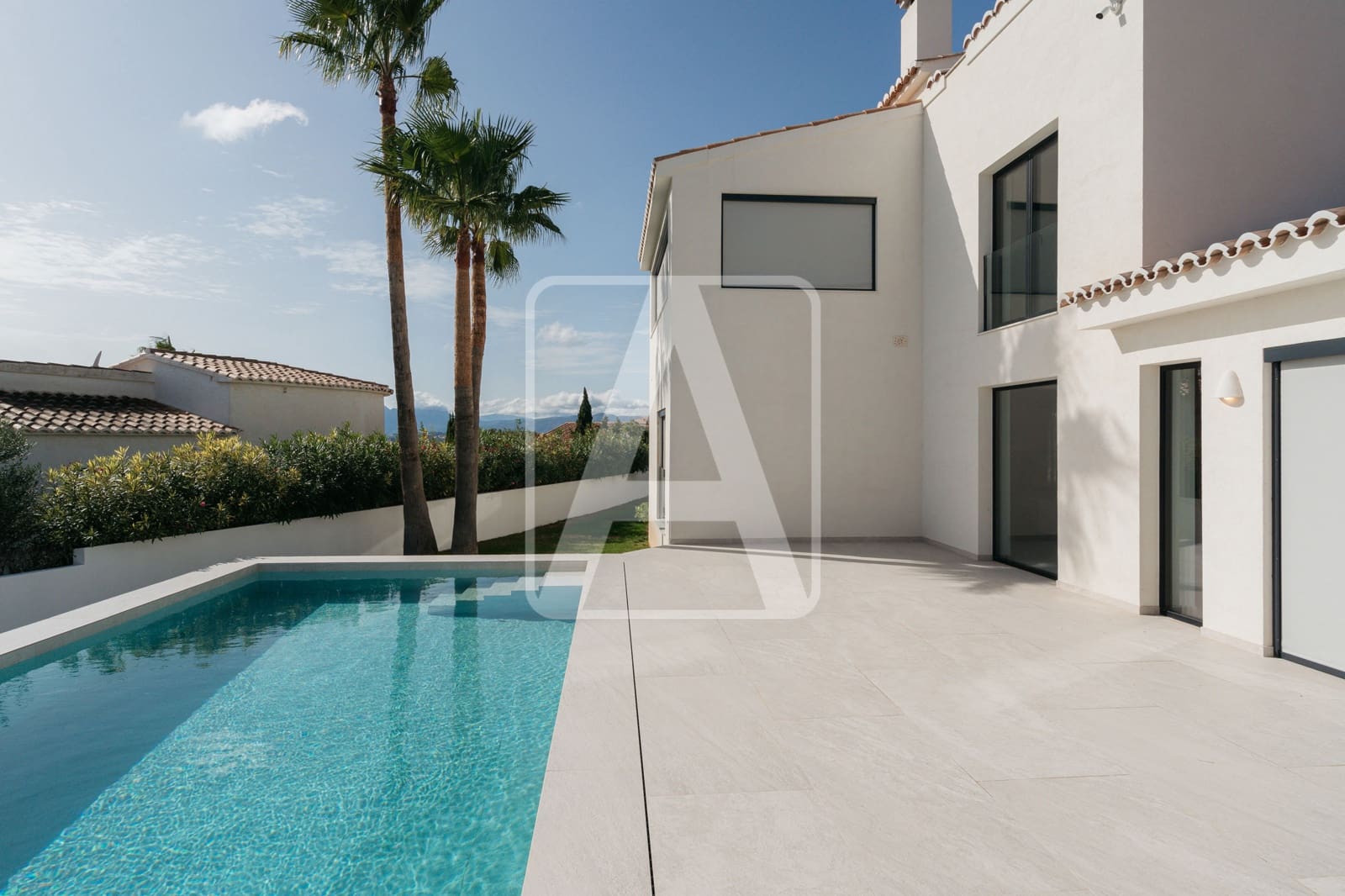 5 bedroom Villa for sale in Cumbre del Sol with garage - € 1,750,000 (Ref: 8760386)