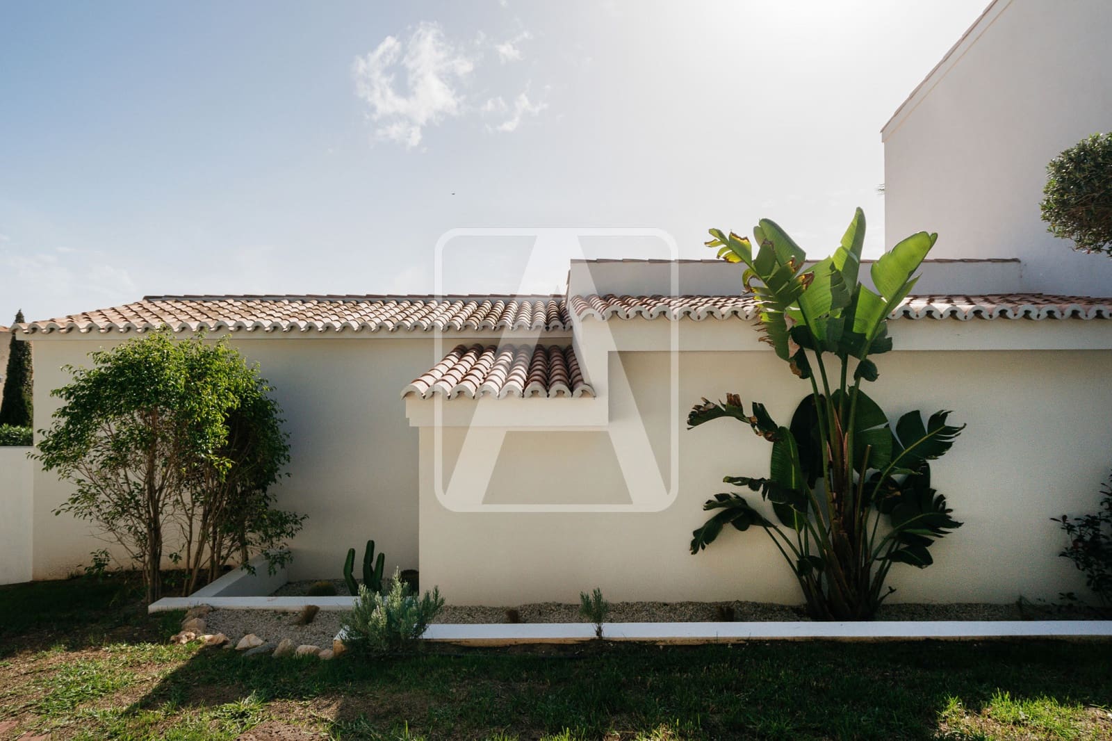 5 bedroom Villa for sale in Cumbre del Sol with garage - € 1,750,000 (Ref: 8760386)