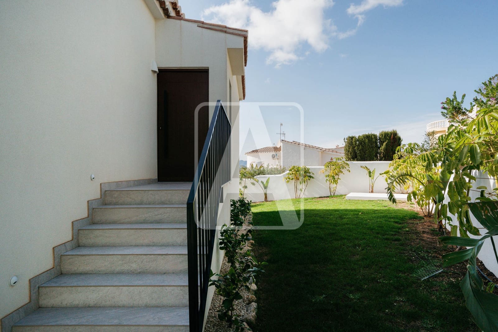 5 bedroom Villa for sale in Cumbre del Sol with garage - € 1,750,000 (Ref: 8760386)