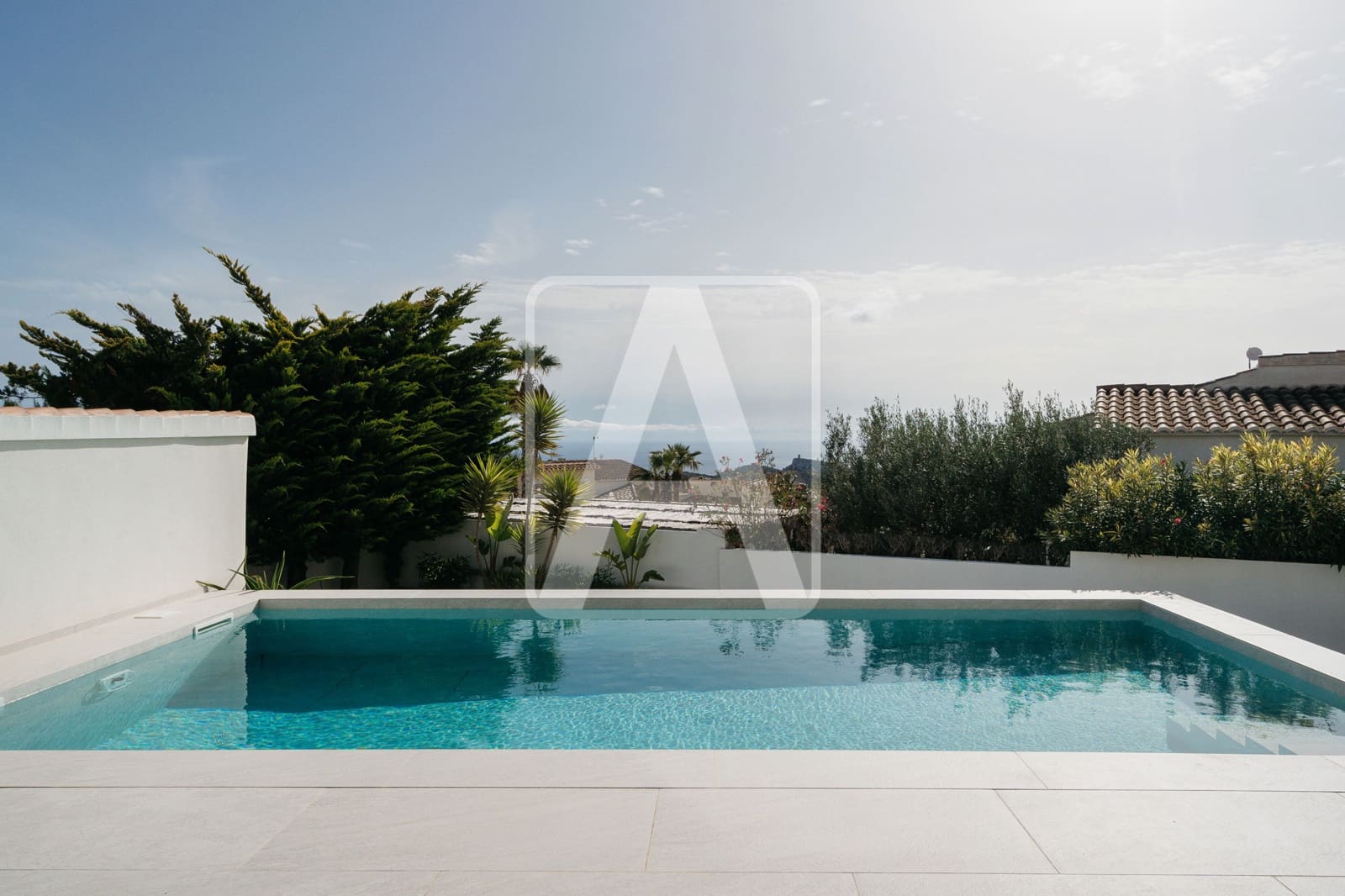 5 bedroom Villa for sale in Cumbre del Sol with garage - € 1,750,000 (Ref: 8760386)