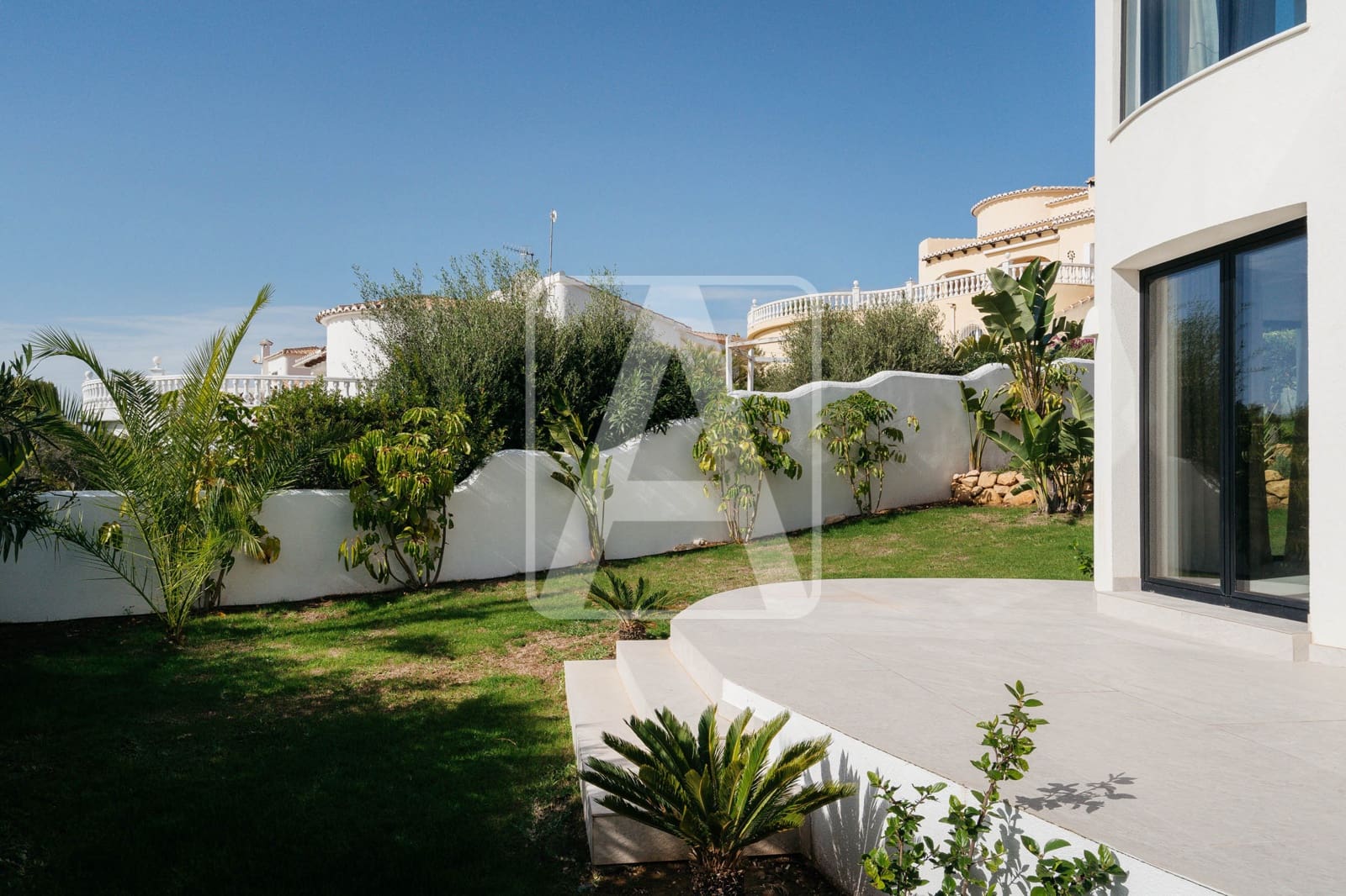 5 bedroom Villa for sale in Cumbre del Sol with garage - € 1,750,000 (Ref: 8760386)