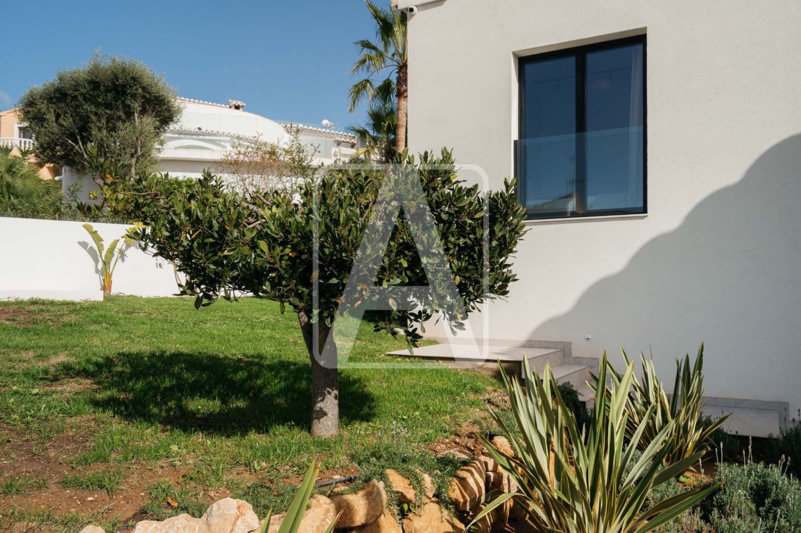 5 bedroom Villa for sale in Cumbre del Sol with garage - € 1,750,000 (Ref: 8760386)