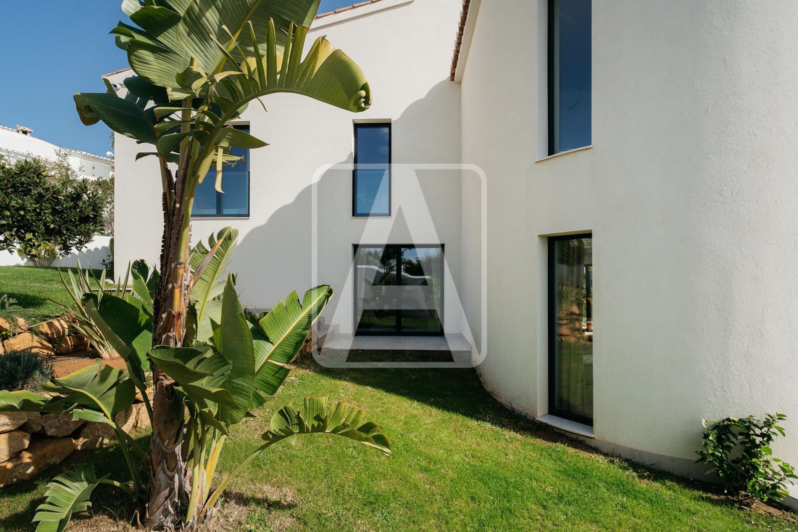 5 bedroom Villa for sale in Cumbre del Sol with garage - € 1,750,000 (Ref: 8760386)