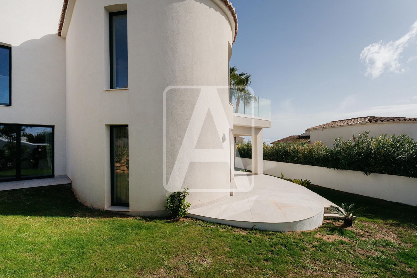 5 bedroom Villa for sale in Cumbre del Sol with garage - € 1,750,000 (Ref: 8760386)