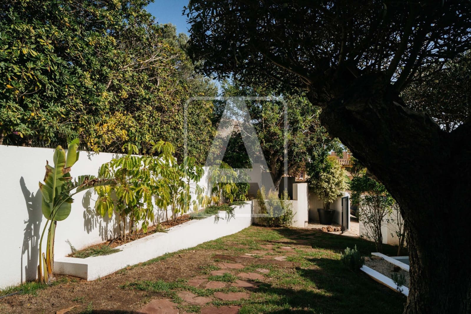 5 bedroom Villa for sale in Cumbre del Sol with garage - € 1,750,000 (Ref: 8760386)