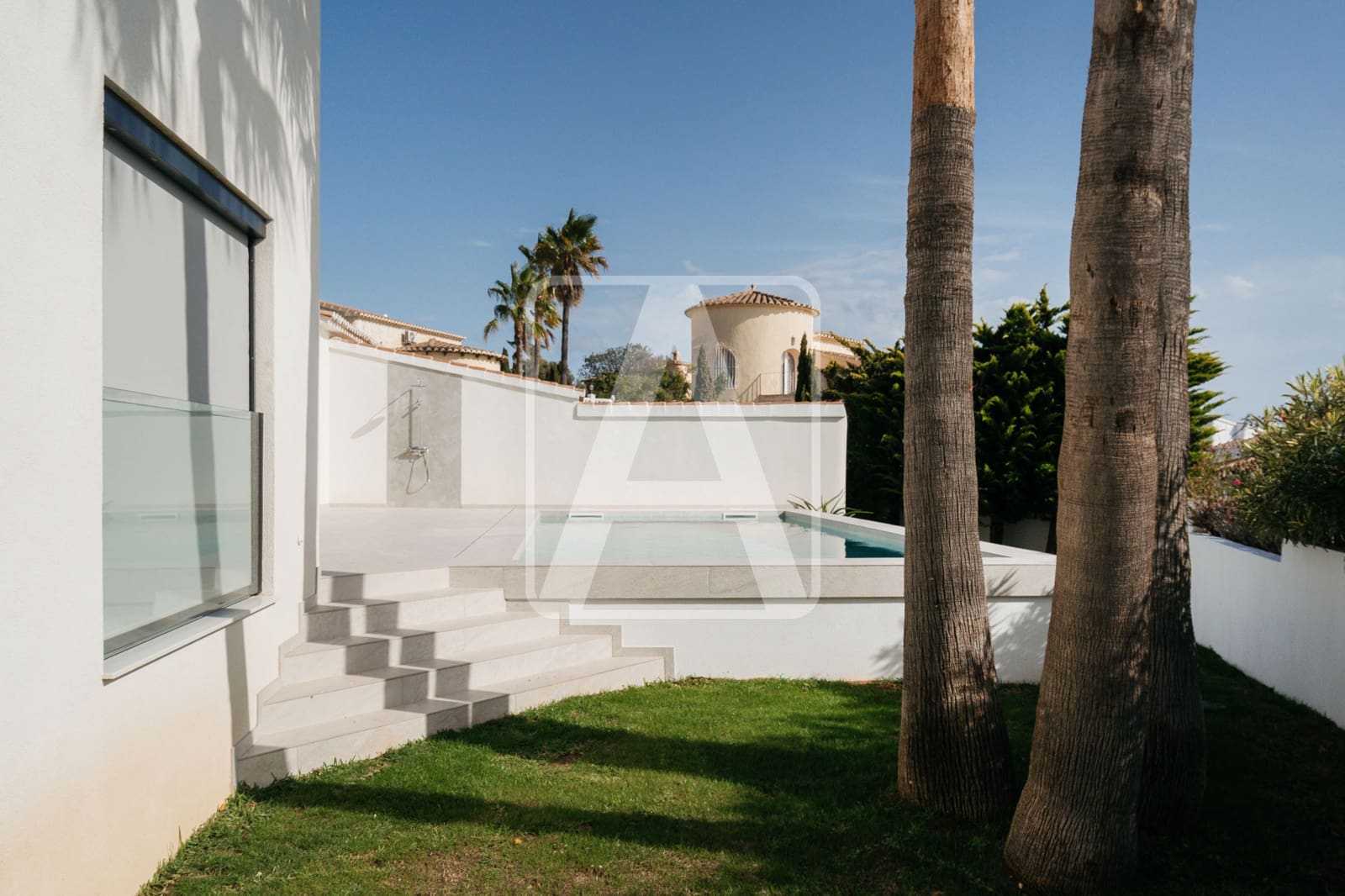 5 bedroom Villa for sale in Cumbre del Sol with garage - € 1,750,000 (Ref: 8760386)