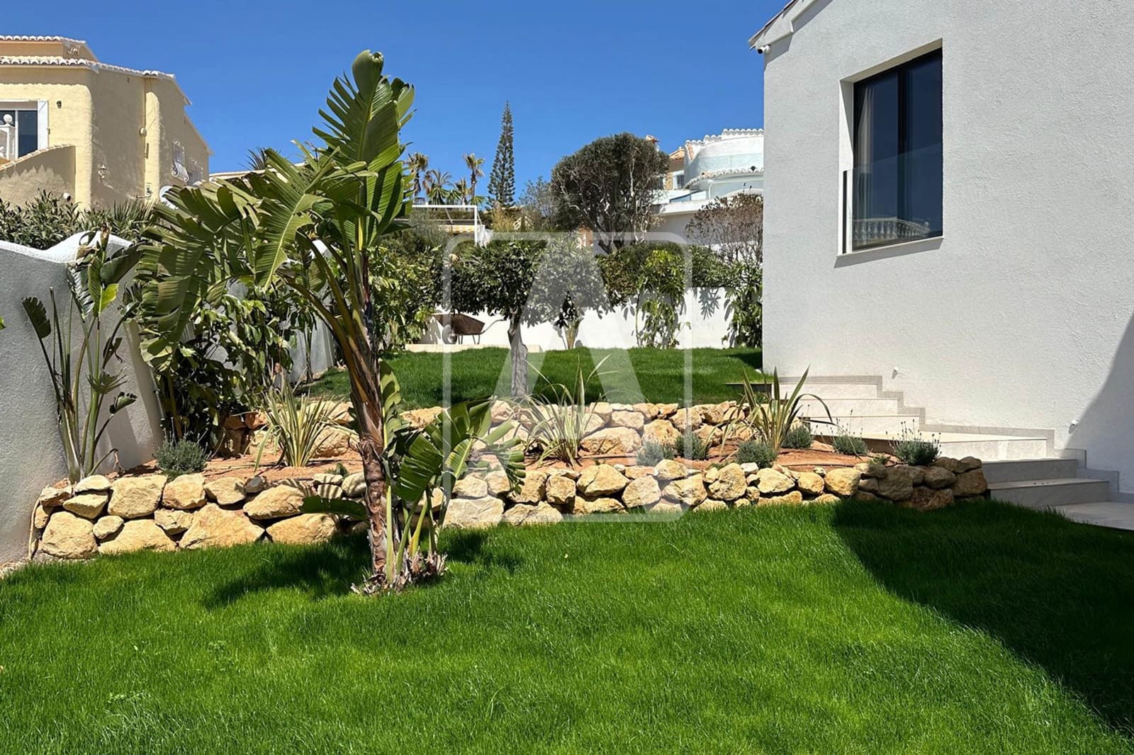 5 bedroom Villa for sale in Cumbre del Sol with garage - € 1,750,000 (Ref: 8760386)