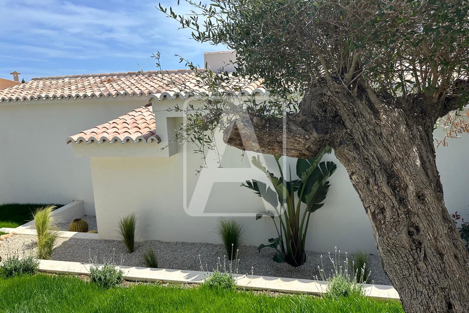 5 bedroom Villa for sale in Cumbre del Sol with garage - € 1,750,000 (Ref: 8760386)