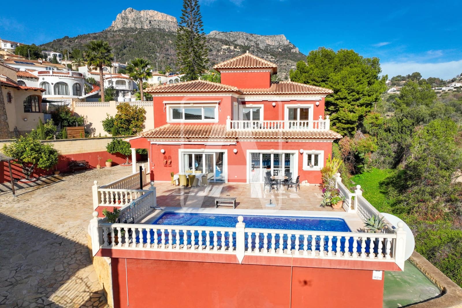 5 bedroom Villa for sale in Calpe / Calp with pool garage - € 820,000 (Ref: 8772629)