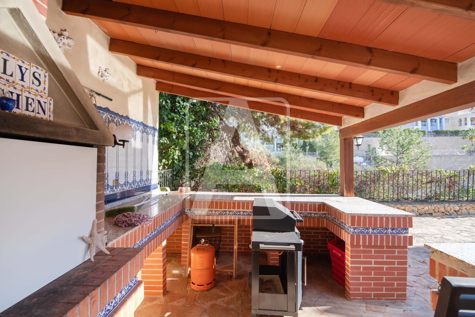 5 bedroom Villa for sale in Calpe / Calp with pool garage - € 820,000 (Ref: 8772629)