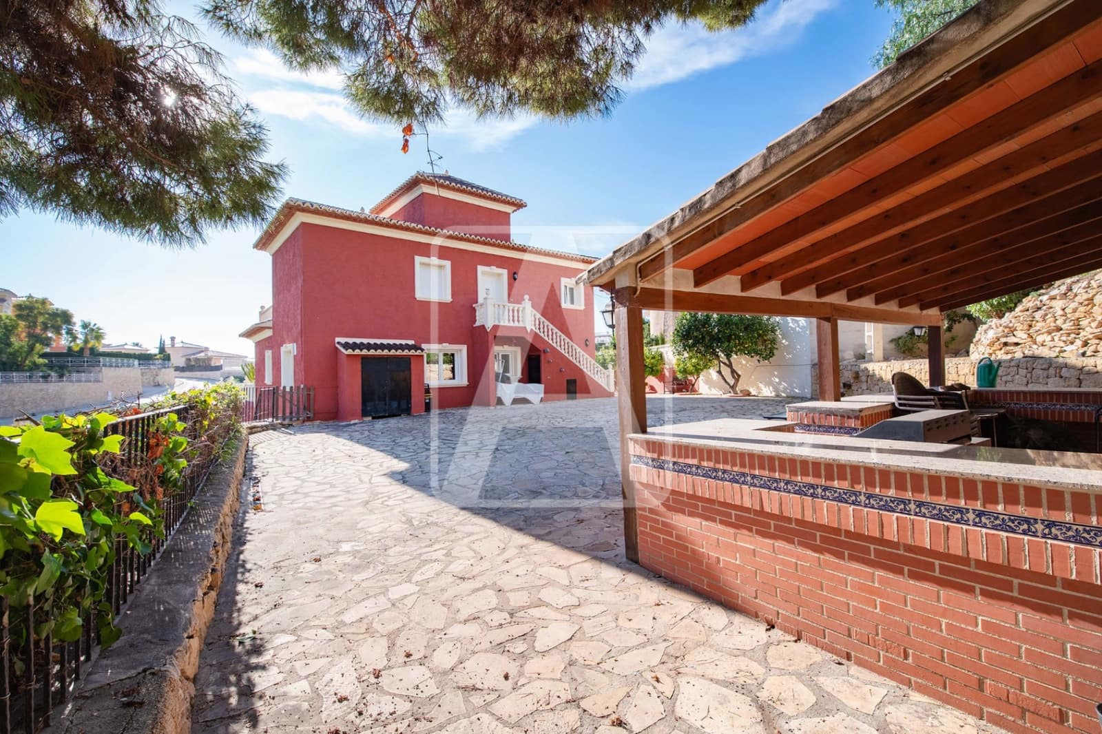 5 bedroom Villa for sale in Calpe / Calp with pool garage - € 820,000 (Ref: 8772629)