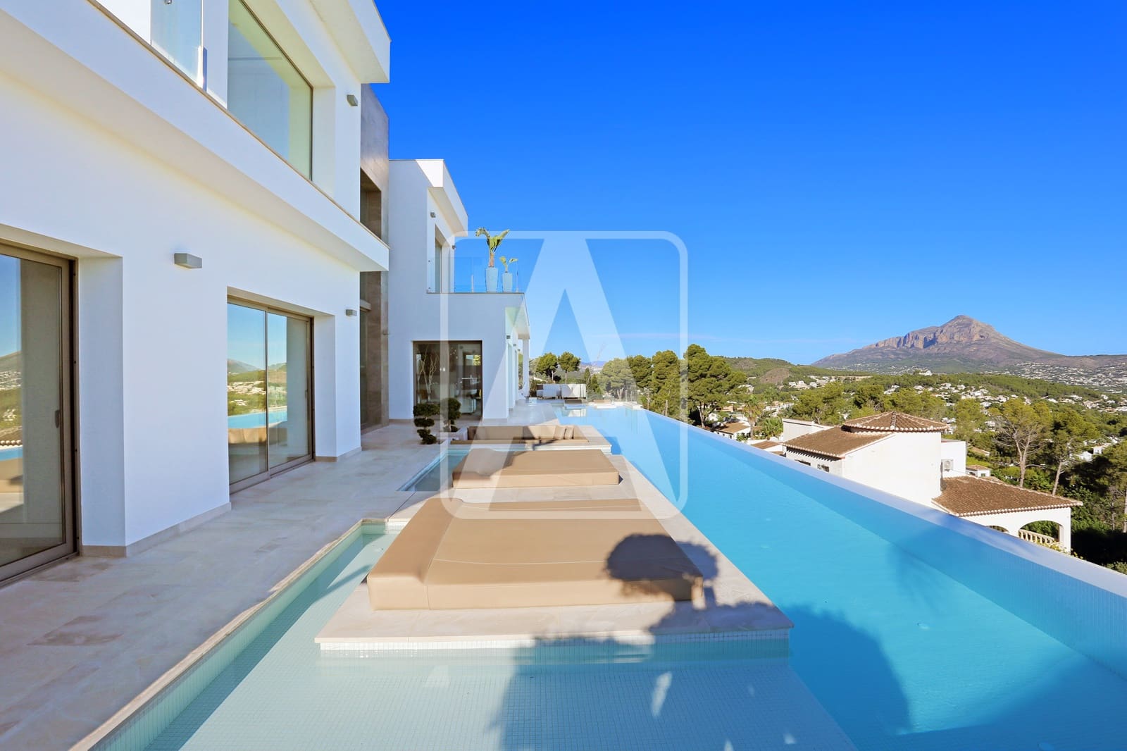 4 sypialnia Willa na sprzedaż w Javea / Xabia z basenem garażem - 1 875 000 € (Ref: 8796834)