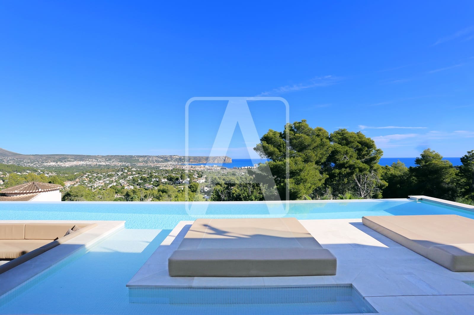 4 sypialnia Willa na sprzedaż w Javea / Xabia z basenem garażem - 1 875 000 € (Ref: 8796834)