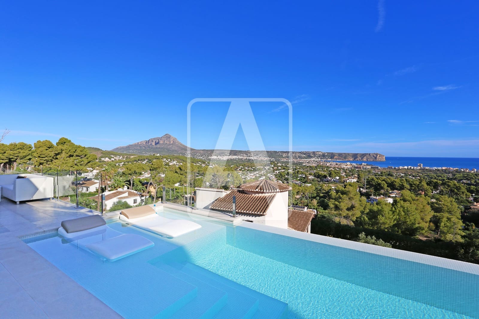 4 sypialnia Willa na sprzedaż w Javea / Xabia z basenem garażem - 1 875 000 € (Ref: 8796834)