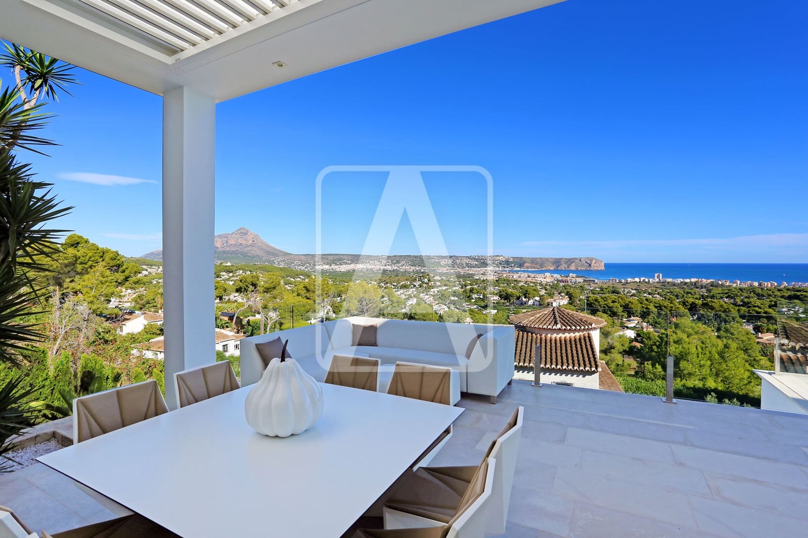 4 sypialnia Willa na sprzedaż w Javea / Xabia z basenem garażem - 1 875 000 € (Ref: 8796834)