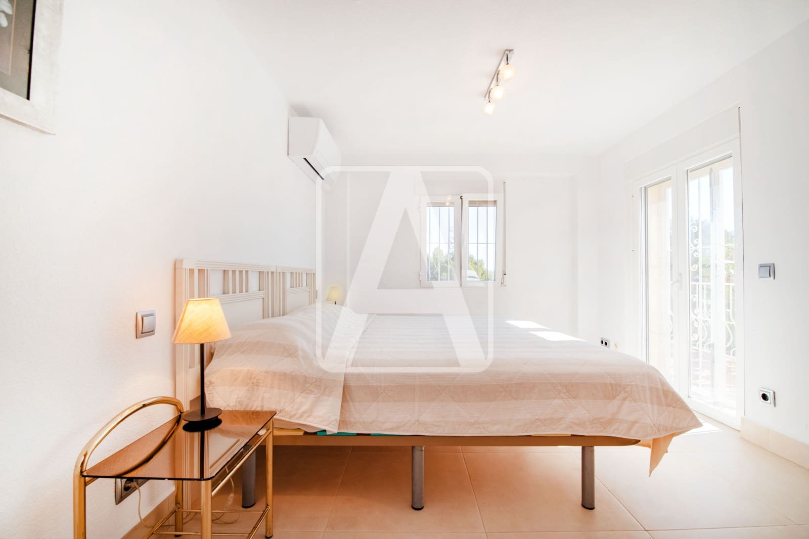 5 soveværelse Villa til salg i Benissa med swimmingpool garage - € 925.000 (Ref: 8920769)