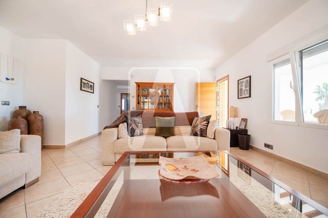 5 bedroom Villa for sale in Benissa with pool garage - € 925,000 (Ref: 8920769)