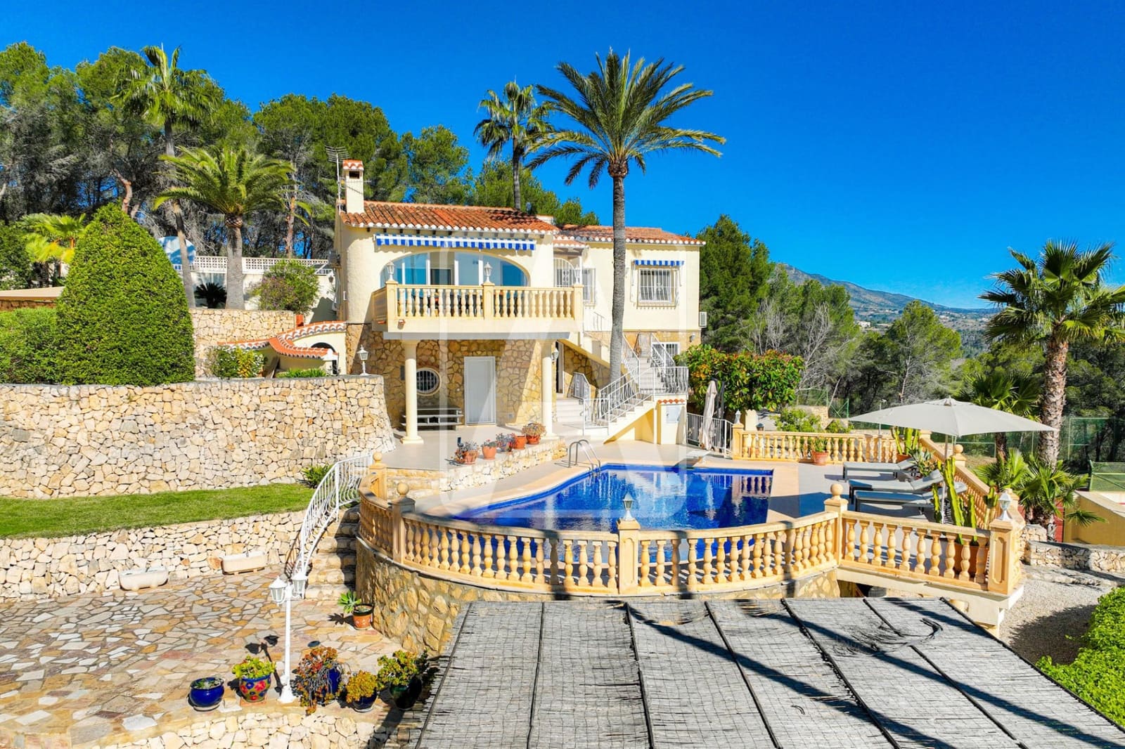 5 soveværelse Villa til salg i Benissa med swimmingpool garage - € 925.000 (Ref: 8920769)