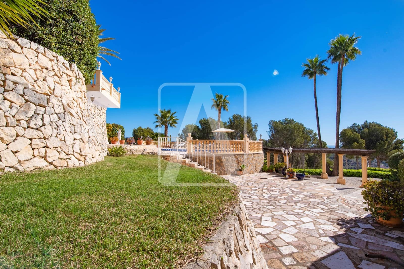 5 soveværelse Villa til salg i Benissa med swimmingpool garage - € 925.000 (Ref: 8920769)