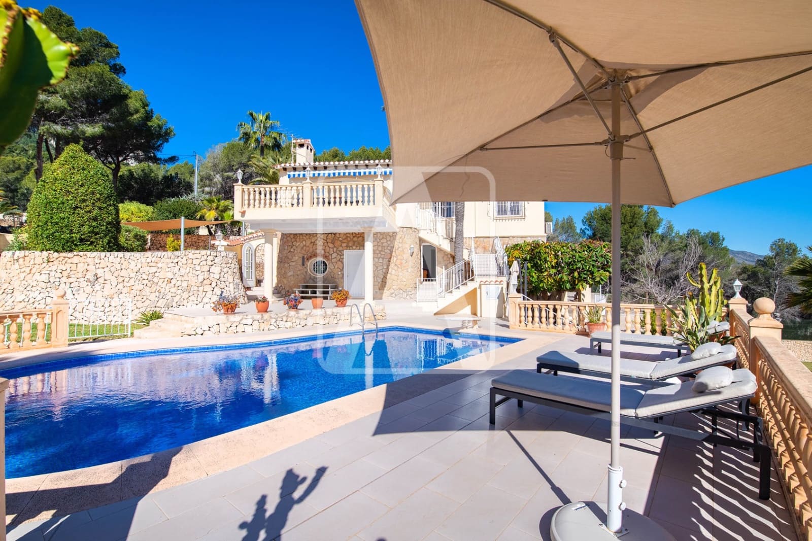 5 soveværelse Villa til salg i Benissa med swimmingpool garage - € 925.000 (Ref: 8920769)