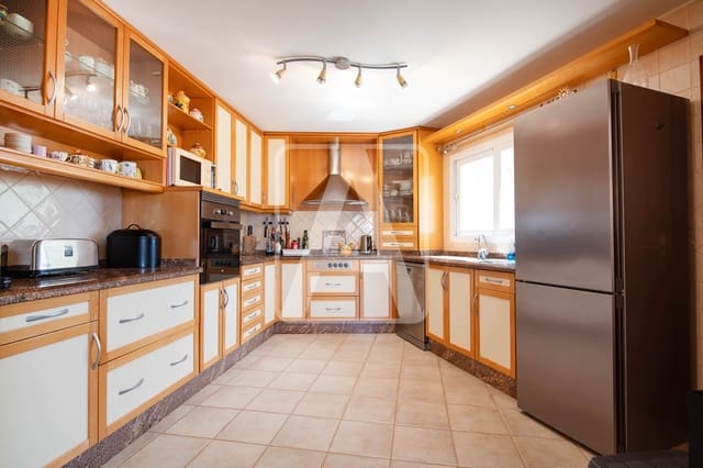 4 bedroom Villa for sale in Moraira, Teulada-Moraira with pool garage - € 1,250,000 (Ref: 8927686)