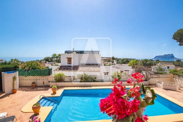 4 bedroom Villa for sale in Moraira, Teulada-Moraira with pool garage - € 1,250,000 (Ref: 8927686)