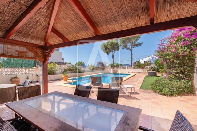 4 bedroom Villa for sale in Moraira, Teulada-Moraira with pool garage - € 1,250,000 (Ref: 8927686)