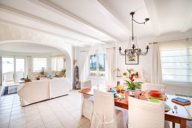 4 bedroom Villa for sale in Moraira, Teulada-Moraira with pool garage - € 1,250,000 (Ref: 8927686)