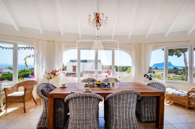 4 bedroom Villa for sale in Moraira, Teulada-Moraira with pool garage - € 1,250,000 (Ref: 8927686)